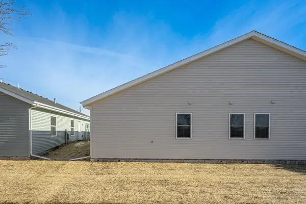 568 Fuller LN, Belvidere, IL 61008