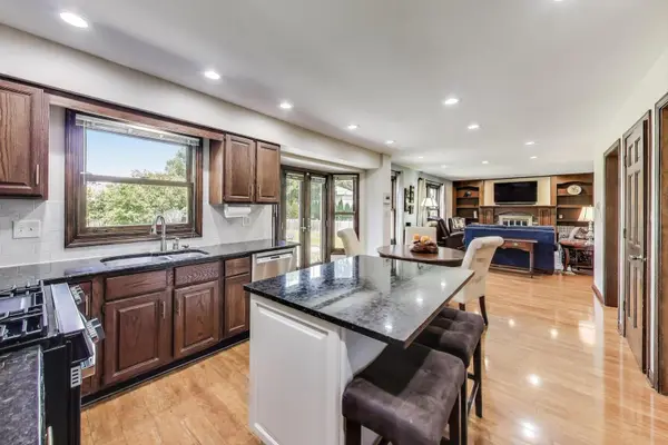 829 Shiloh CIR, Naperville, IL 60540
