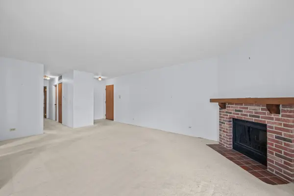1542 Springview CT #B1, Wheeling, IL 60090