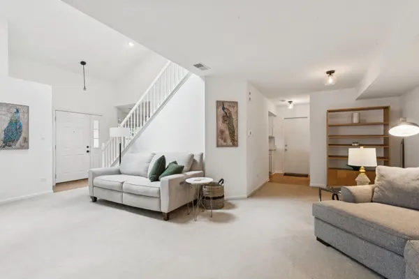 960 Elderberry CIR #116, Naperville, IL 60563