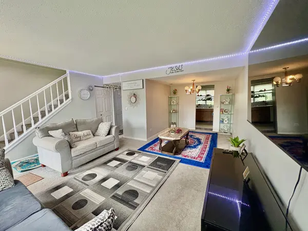 1463 Harvard CT, Carol Stream, IL 60188