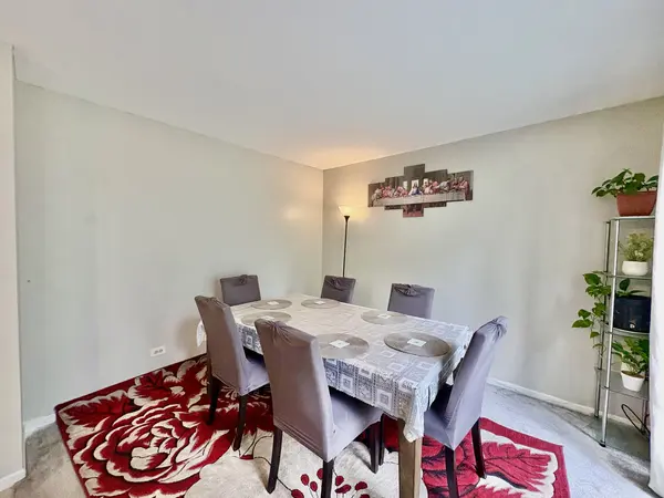 1463 Harvard CT, Carol Stream, IL 60188
