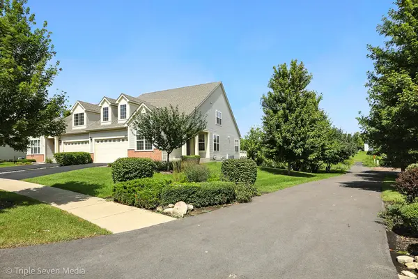 1884 Glenwood CIR #B, Sugar Grove, IL 60554