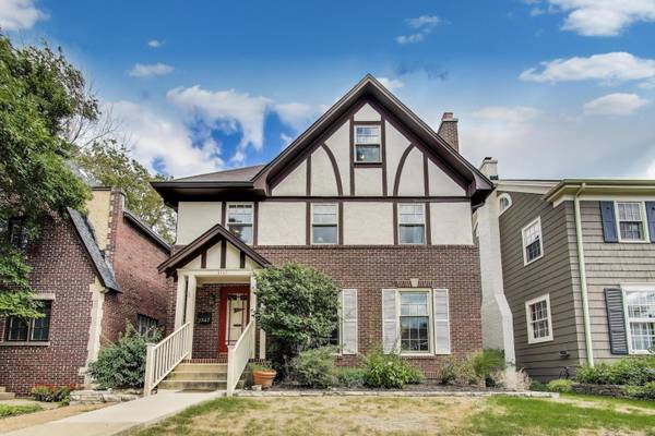 2747 Garrison AVE, Evanston, IL 60201