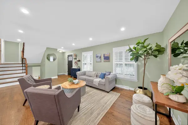 1101 Juniper TER, Glenview, IL 60025