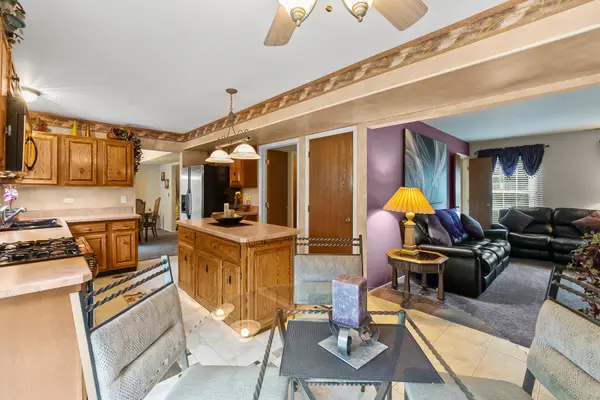 2032 Wheeler ST, Woodridge, IL 60517