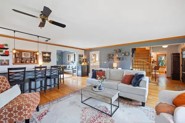 1104 Hyde Park LN, Naperville, IL 60565