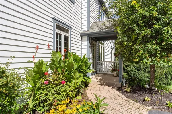 1315 Queen Ann LN, Gurnee, IL 60031