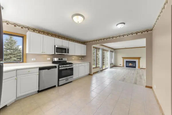 764 Springbrook LN, Bolingbrook, IL 60490
