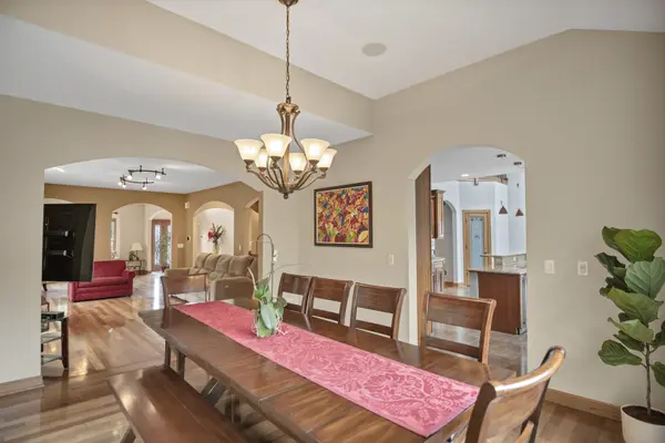 1535 S Douglas AVE, Arlington Heights, IL 60005
