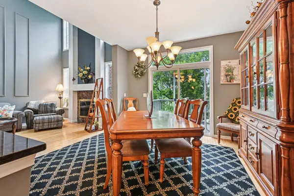 147 Fulbright LN, Schaumburg, IL 60194