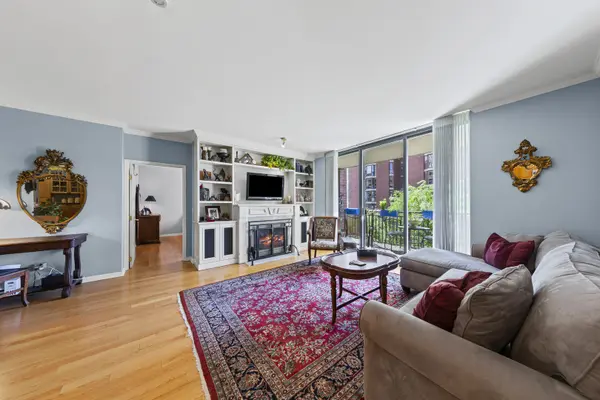55 W Delaware PL #608, Chicago, IL 60610