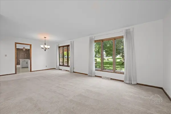 21 Southgate CRSE, St. Charles, IL 60174