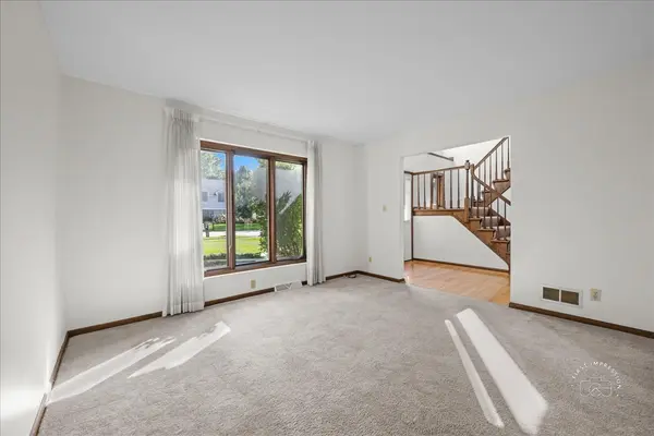 21 Southgate CRSE, St. Charles, IL 60174