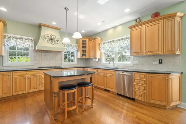 8421 W Blackthorne WAY, Frankfort, IL 60423