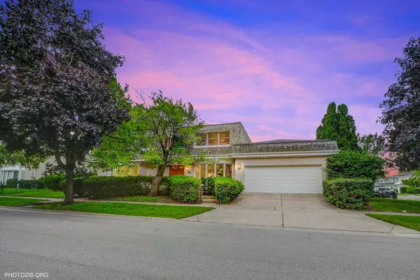 5255 Coyle AVE, Skokie, IL 60077