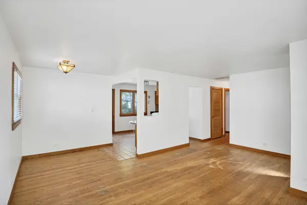 625 N EMERALD AVE, Mundelein, IL 60060