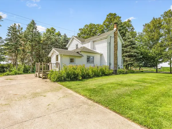 9311 STATE LINE RD, Capron, IL 61012