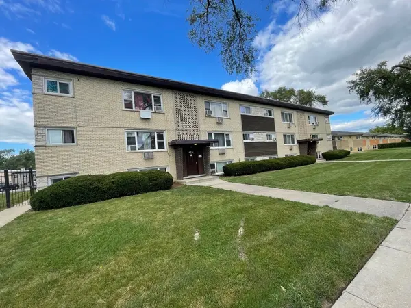 68 W Elizabeth DR, Addison, IL 60101