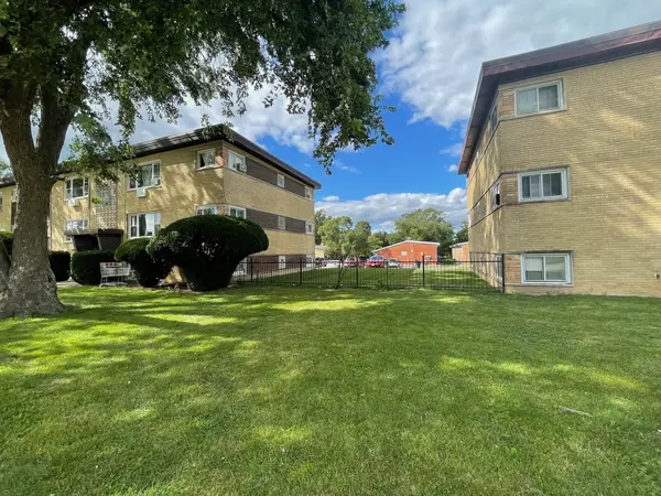 126 W Elizabeth DR, Addison, IL 60101