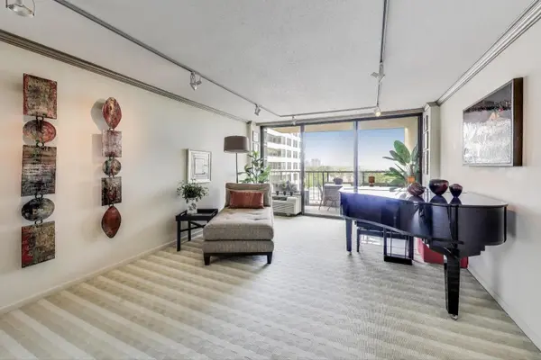 1450 N Astor ST #11D, Chicago, IL 60610