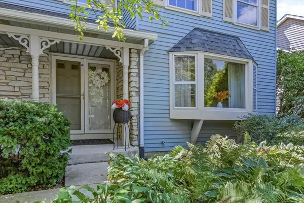 731 S River RD, Naperville, IL 60540