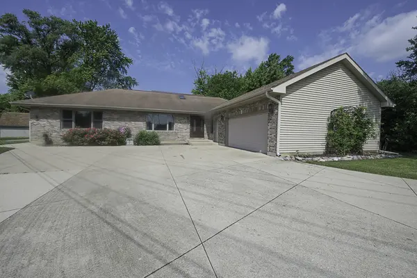 422 Beverly AVE, Addison, IL 60101
