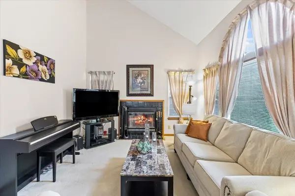 808 Violet CIR, Naperville, IL 60540