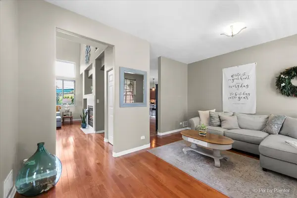 413 Messenger CIR, North Aurora, IL 60542