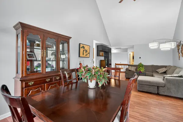 364 Wexford CT, Carol Stream, IL 60188