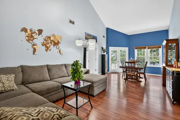 364 Wexford CT, Carol Stream, IL 60188