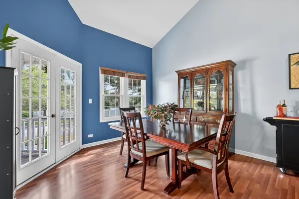 364 Wexford CT, Carol Stream, IL 60188