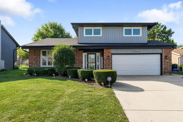 1741 W Goldengate DR, Addison, IL 60101