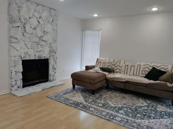 3 Stoney Creek DR #A, Palos Hills, IL 60465