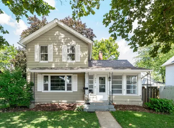 209 E 1st ST, Sandwich, IL 60548