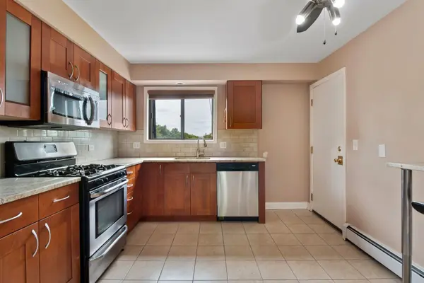 493 McHENRY RD #3B, Wheeling, IL 60090
