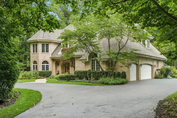 935 N Butternut CIR, Frankfort, IL 60423