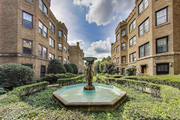2426 W Greenleaf AVE #1, Chicago, IL 60645