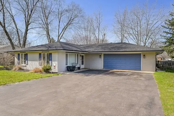 19 Maple ST, Yorkville, IL 60560