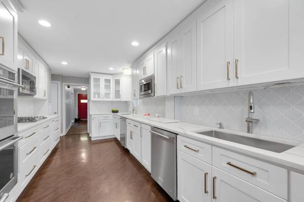 3123 W Chase AVE, Chicago, IL 60645