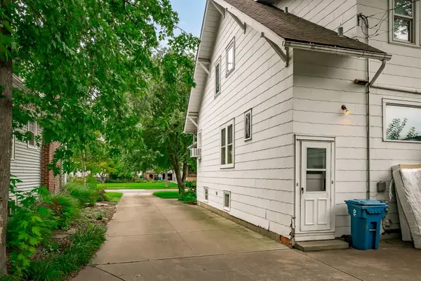 110 N Pine ST, Elmhurst, IL 60126