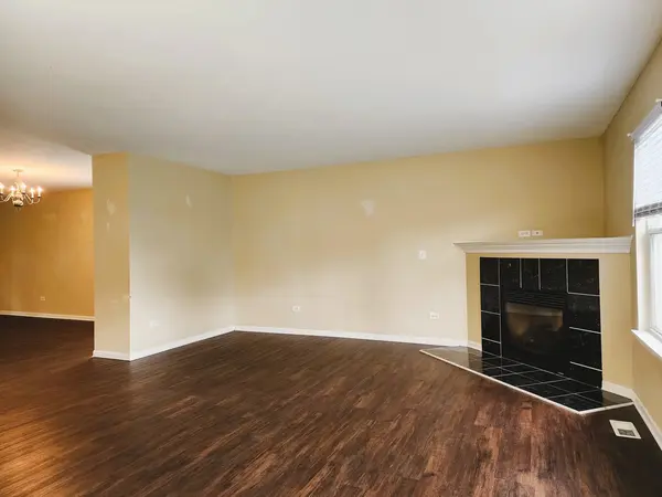 570 Collier DR, Antioch, IL 60002