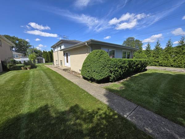 9320 Menard AVE, Morton Grove, IL 60053