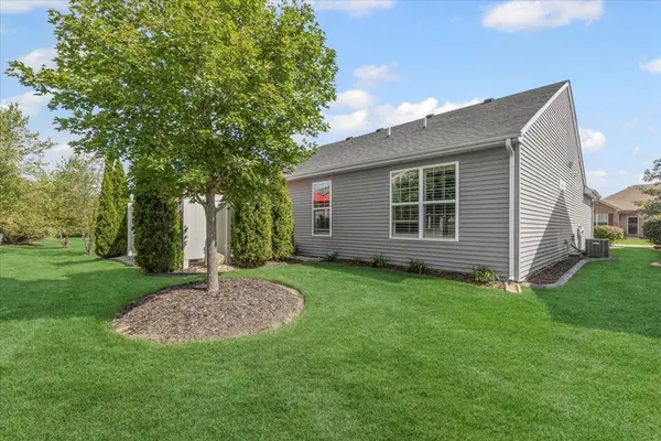 8701 CROWLEY CT, Huntley, IL 60142