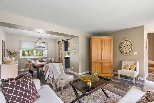 822 Woodbine CIR, Lake Zurich, IL 60047