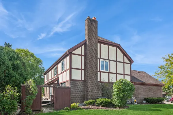 2611 E Radford CT, Arlington Heights, IL 60004