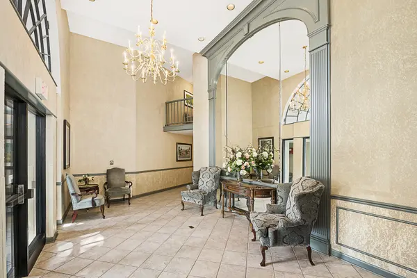 511 AURORA AVE #104, Naperville, IL 60540