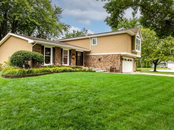 2854 Saint Anton CT, Lisle, IL 60532