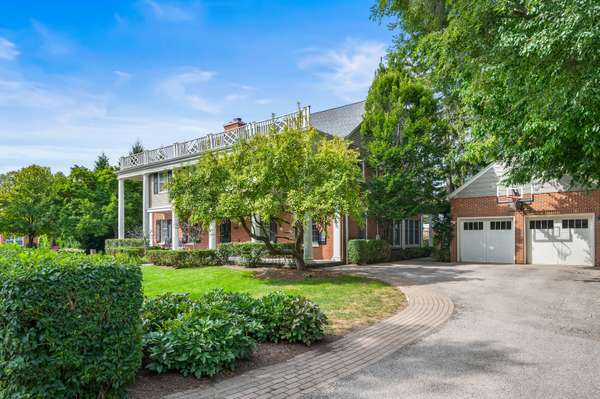 912 Forest Glen DR, Winnetka, IL 60093