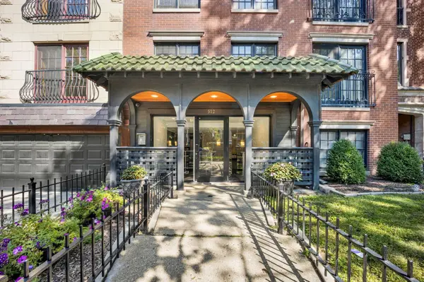 512 W Barry AVE #401, Chicago, IL 60657